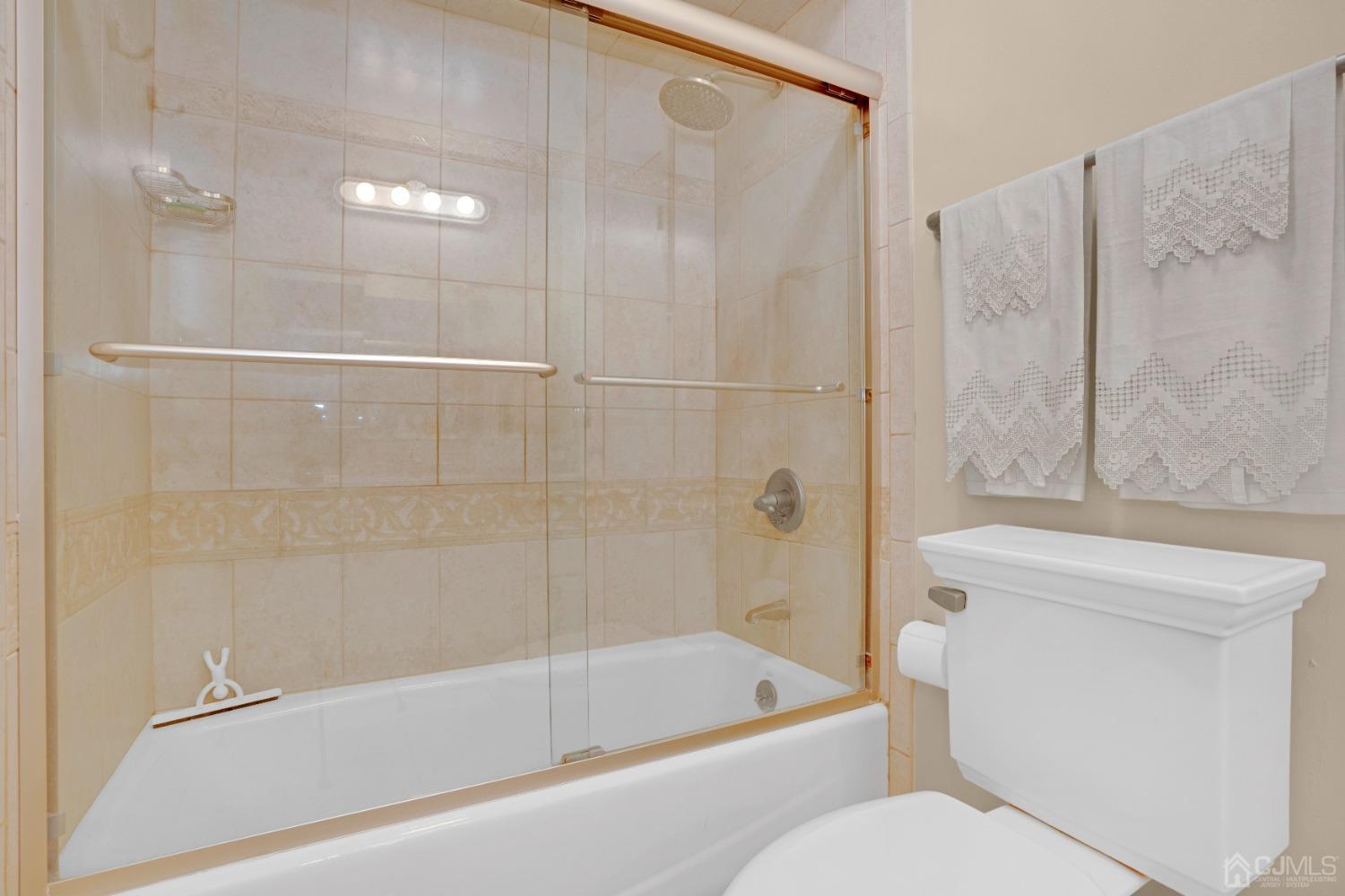 58 Gate House Lane Edison, NJ 08820 - Photo 26 of 37 a bathroom with a toilet and a bathtub