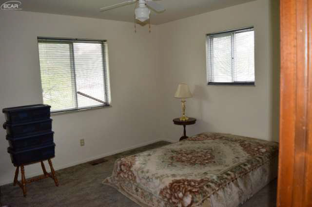4048 North Genesee Road Flint, MI 48506 - Photo 14 of 18 21147449-13.JPG