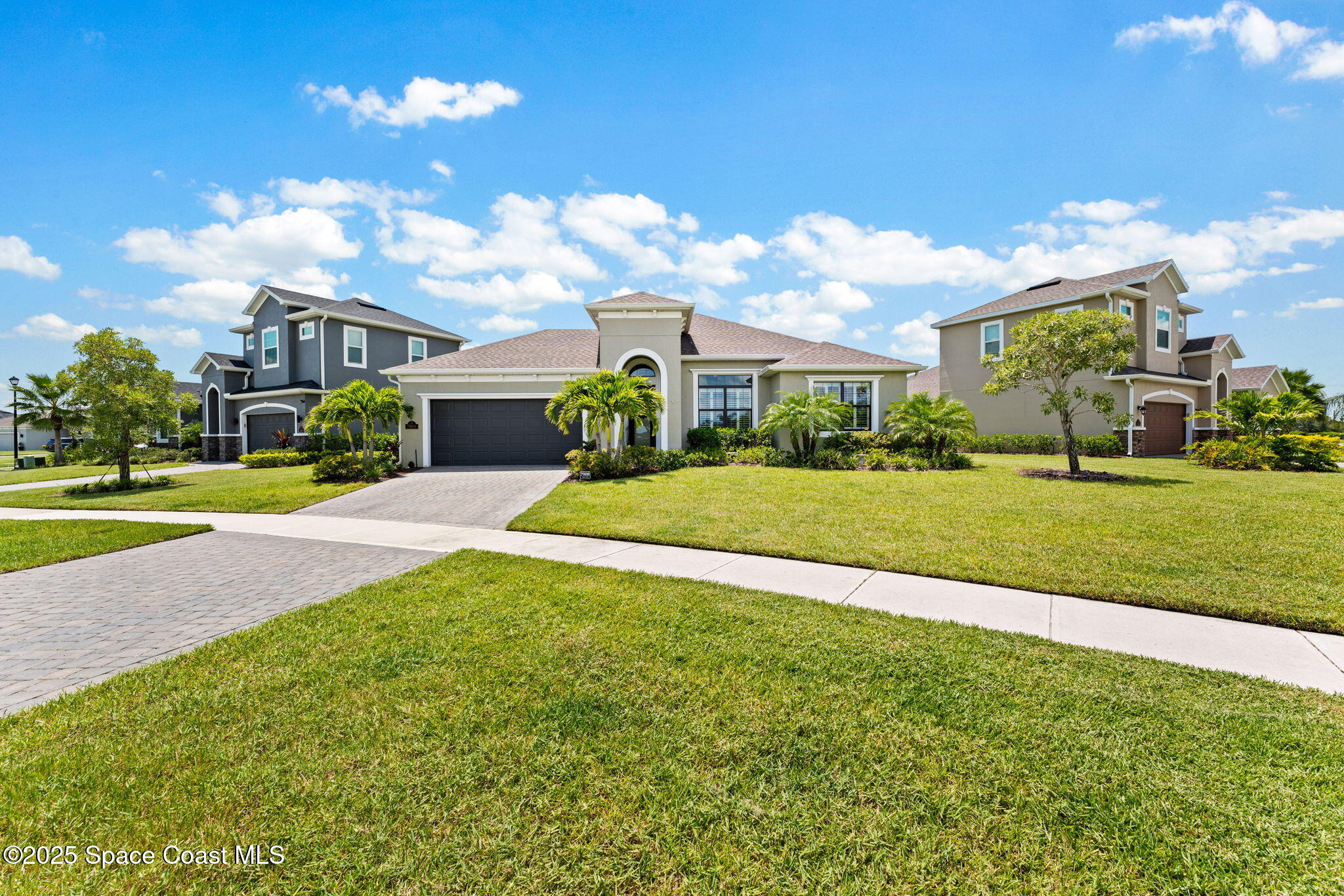 a view of a house with a big yard