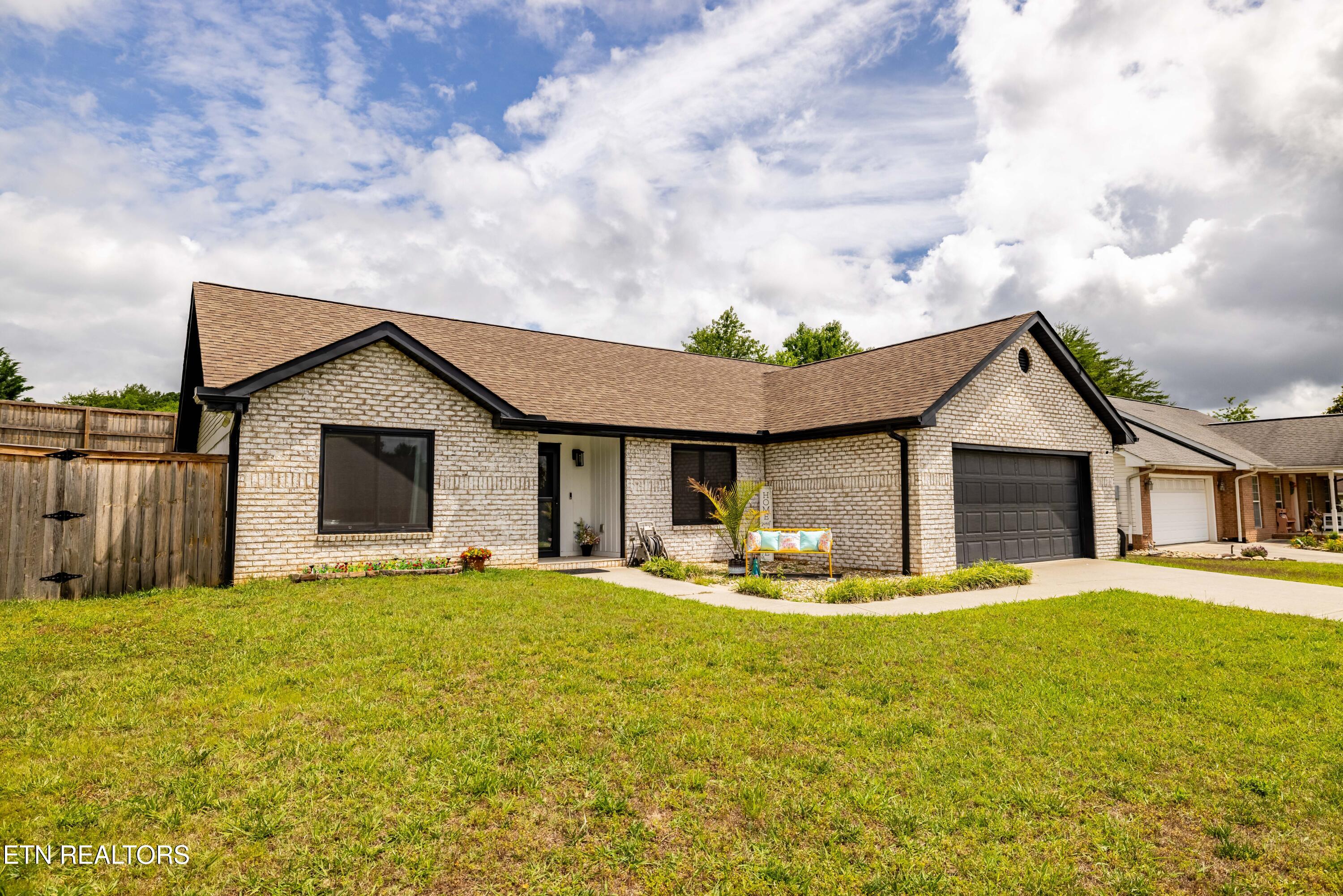 103 Rouen Court Maryville, TN 37801 - Photo 2 of 33 Front of the Home