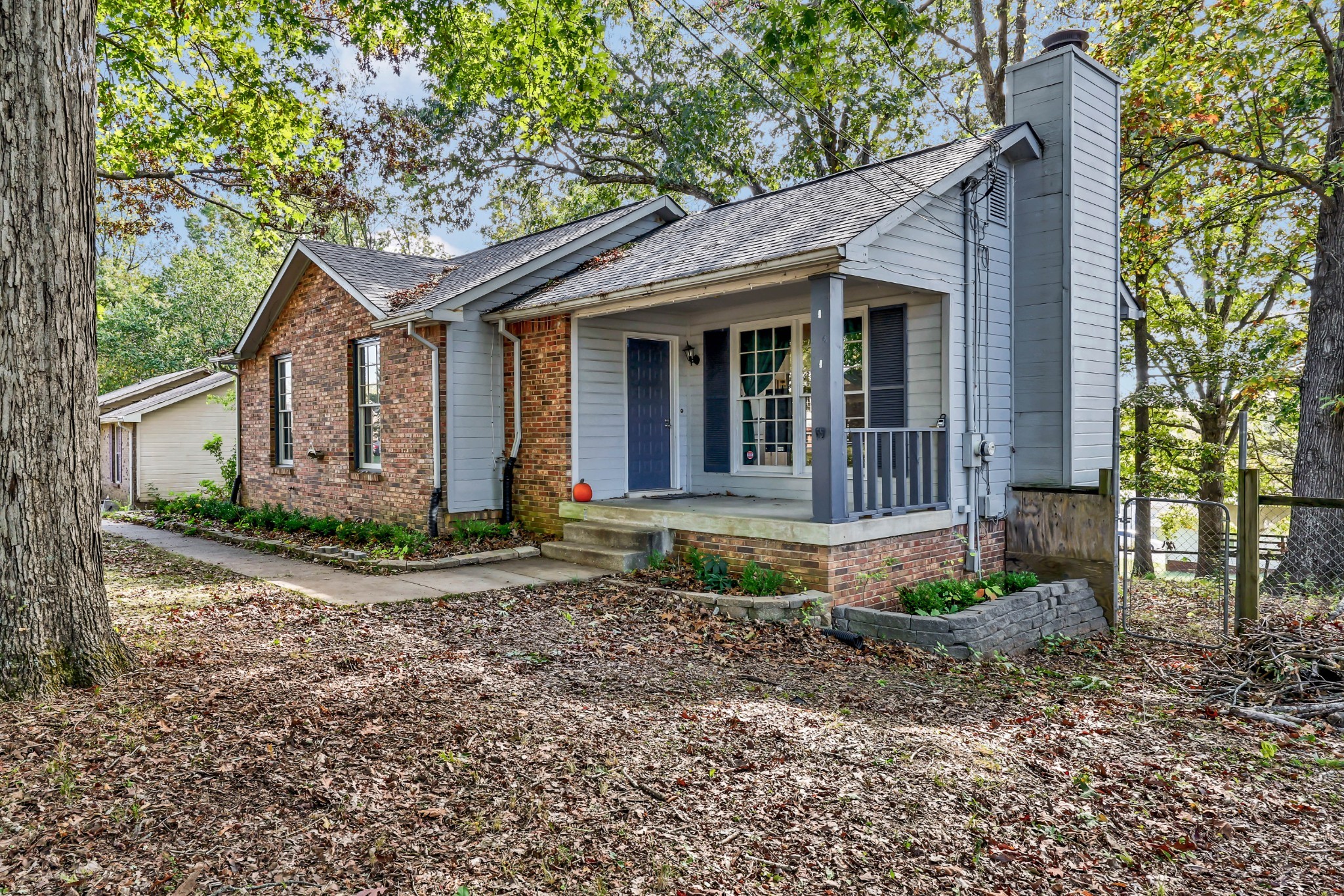 810 R S Bradley Boulevard Clarksville, TN 37042 - Photo 3 of 31