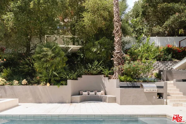 $2,495,000 | 2823 Moraga Drive, Los Angeles, CA 90077
