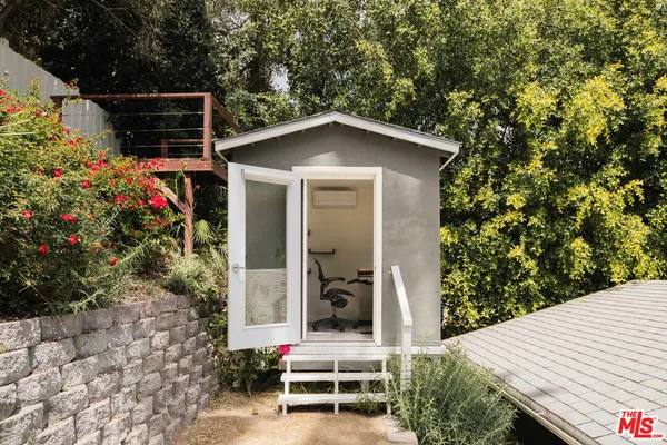 $2,495,000 | 2823 Moraga Drive, Los Angeles, CA 90077