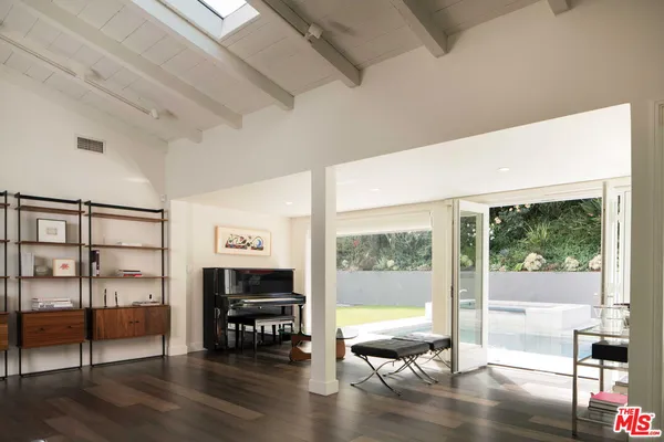 $2,495,000 | 2823 Moraga Drive, Los Angeles, CA 90077