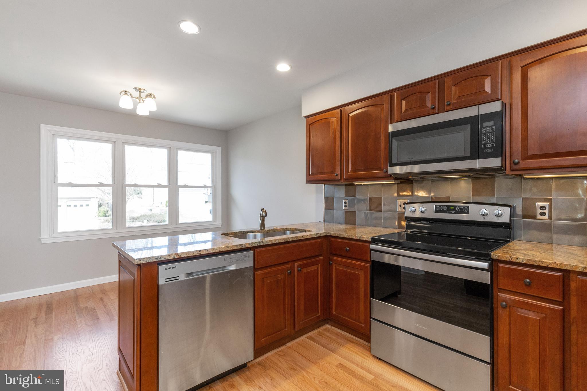 6005 Merryvale Court Springfield, VA 22152 - Photo 3 of 30