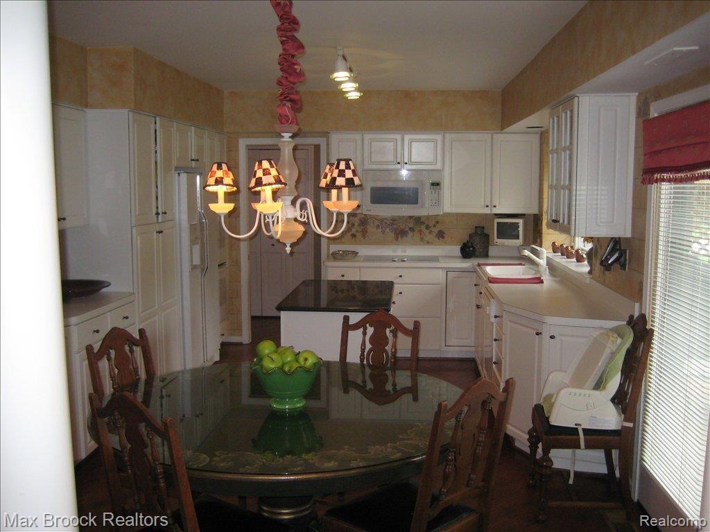 4897 Rivers Edge Drive Troy, MI 48098 - Photo 5 of 11 IMG_1198