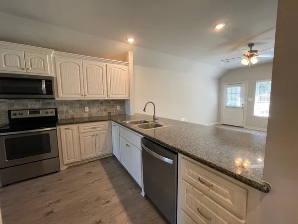 $1,800 | 13089 Vega Court, Willis, TX 77318