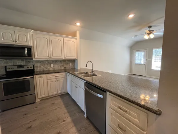 $1,800 | 13089 Vega Court, Willis, TX 77318