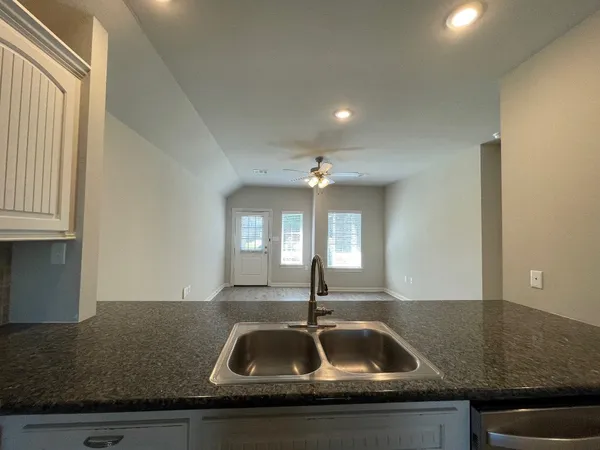 $1,800 | 13089 Vega Court, Willis, TX 77318