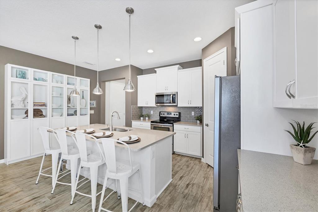 11516 Renaissance Boulevard Venice, FL 34293 - Photo 11 of 94