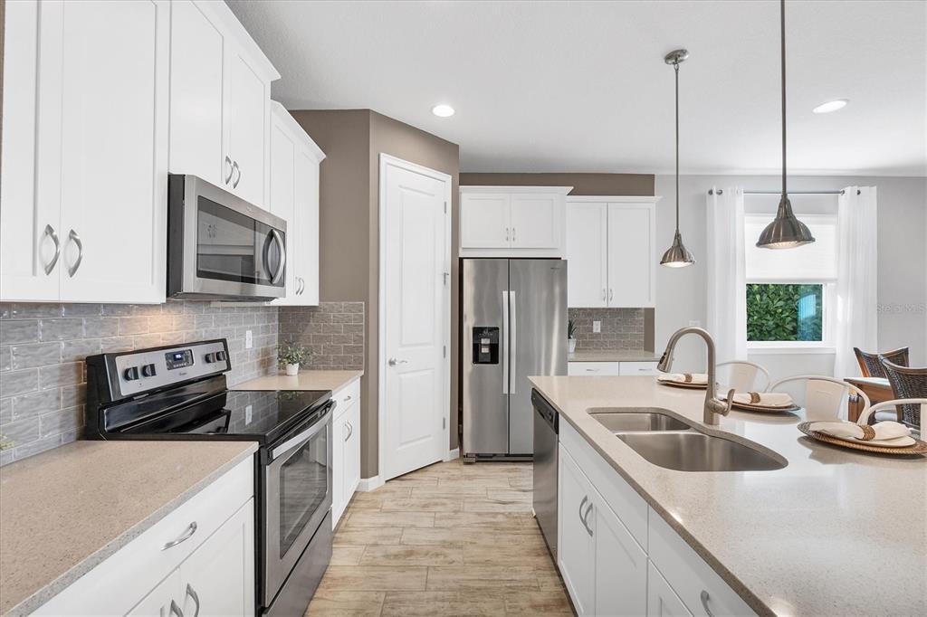 11516 Renaissance Boulevard Venice, FL 34293 - Photo 9 of 94