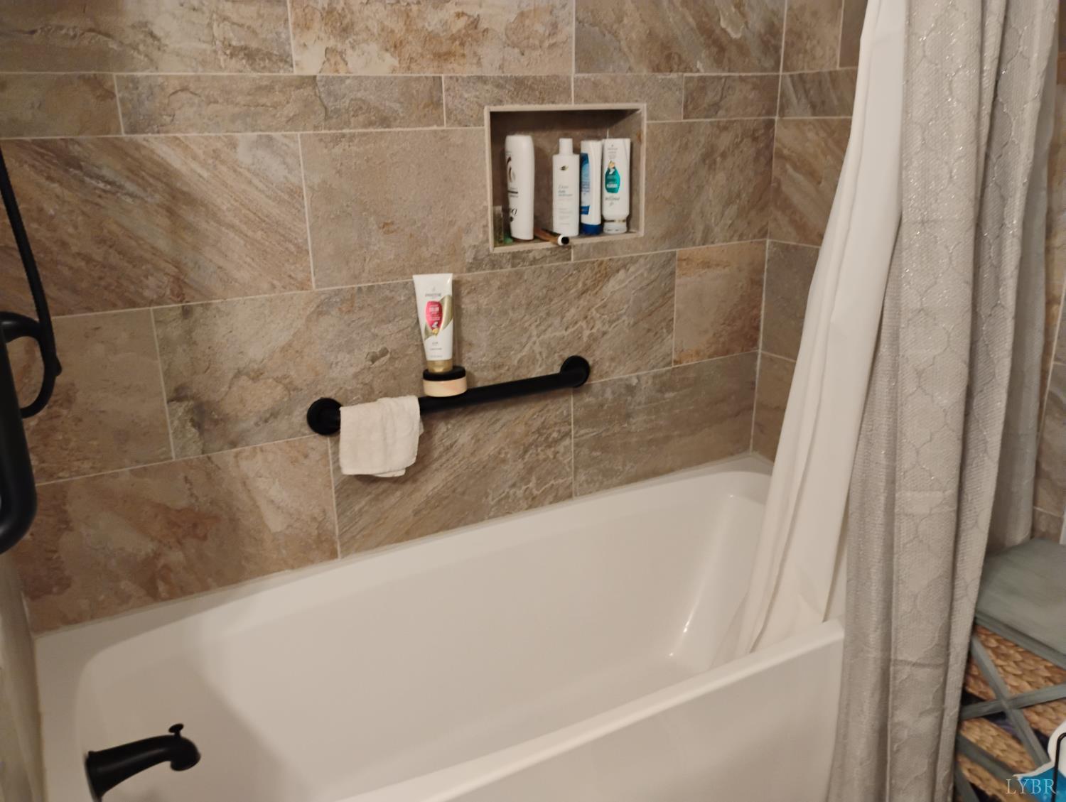 4183 Tye River Road Amherst, VA 24521 - Photo 23 of 62 a bathroom with a bathtub