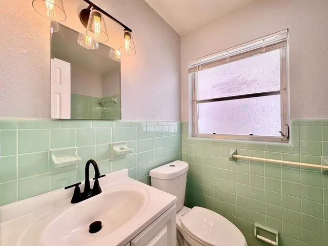 $1,500 | 13337 1st Street East, Unit B, Madeira Beach, FL 33708