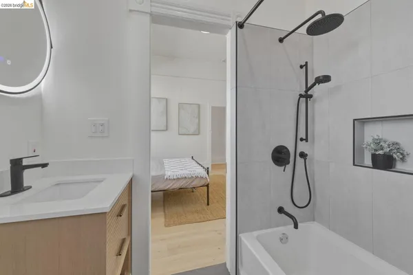 $1,100,000 | 523 25th Street, Oakland, CA 94612