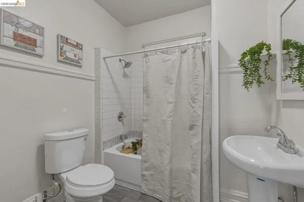 $1,100,000 | 523 25th Street, Oakland, CA 94612