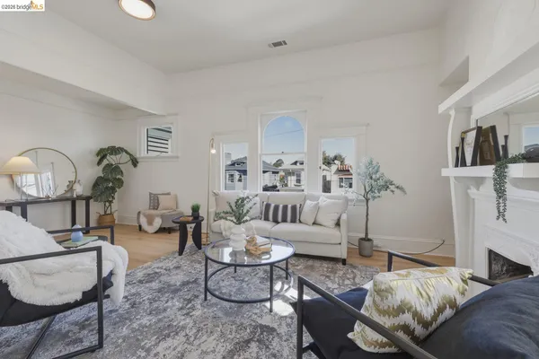 $1,100,000 | 523 25th Street, Oakland, CA 94612