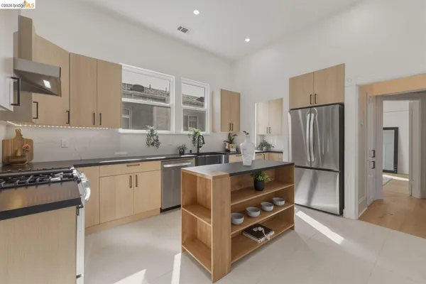 $1,100,000 | 523 25th Street, Oakland, CA 94612