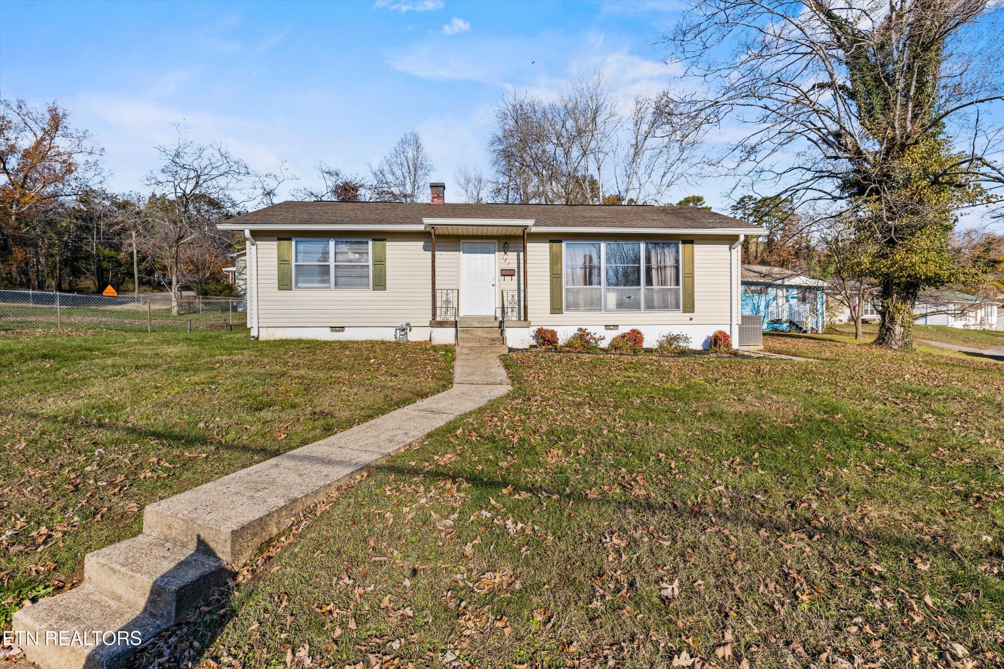 127 Albany Road Oak Ridge, TN 37830 - Photo 2 of 42