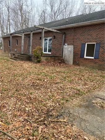 a front view of house with yard