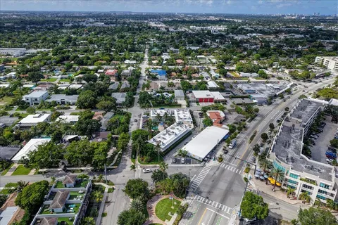 $220,000 | 2124 Northeast 5th Avenue, Unit 212, Wilton Manors, FL 33305