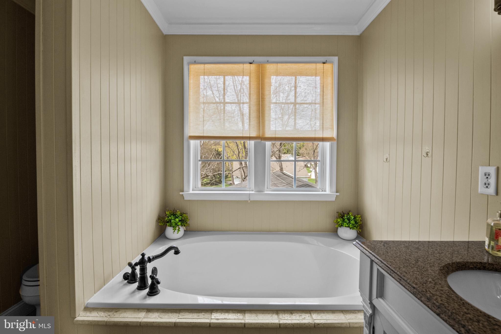 2532 Knob Hill Road York, PA 17403 - Photo 25 of 41 Primary bathroom