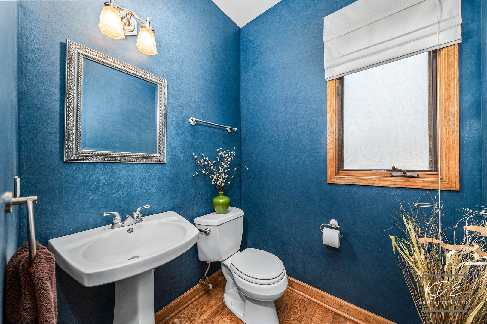 1032 Hamlet Road Naperville, IL 60564 - Photo 20 of 38 a bathroom with a toilet a sink and a mirror