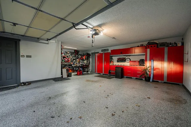 a view of yard with green space