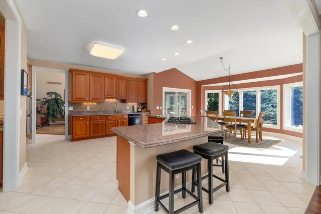 $4,000 | 7040 Royal Villa Court, Canton, MI 48187