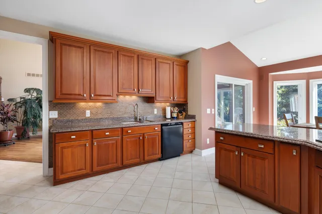 $4,000 | 7040 Royal Villa Court, Canton, MI 48187