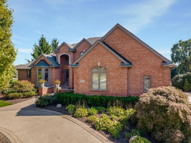 $4,000 | 7040 Royal Villa Court, Canton, MI 48187