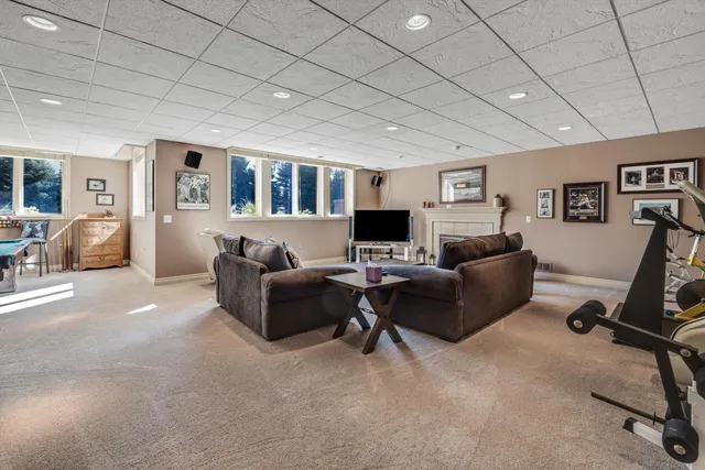 $4,000 | 7040 Royal Villa Court, Canton, MI 48187