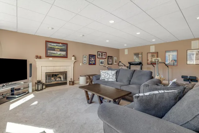 $4,000 | 7040 Royal Villa Court, Canton, MI 48187