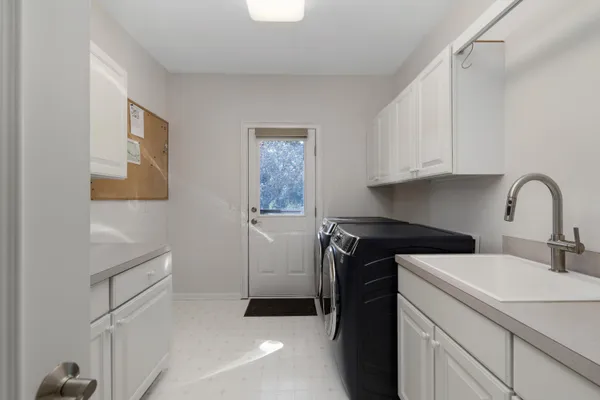 $4,000 | 7040 Royal Villa Court, Canton, MI 48187