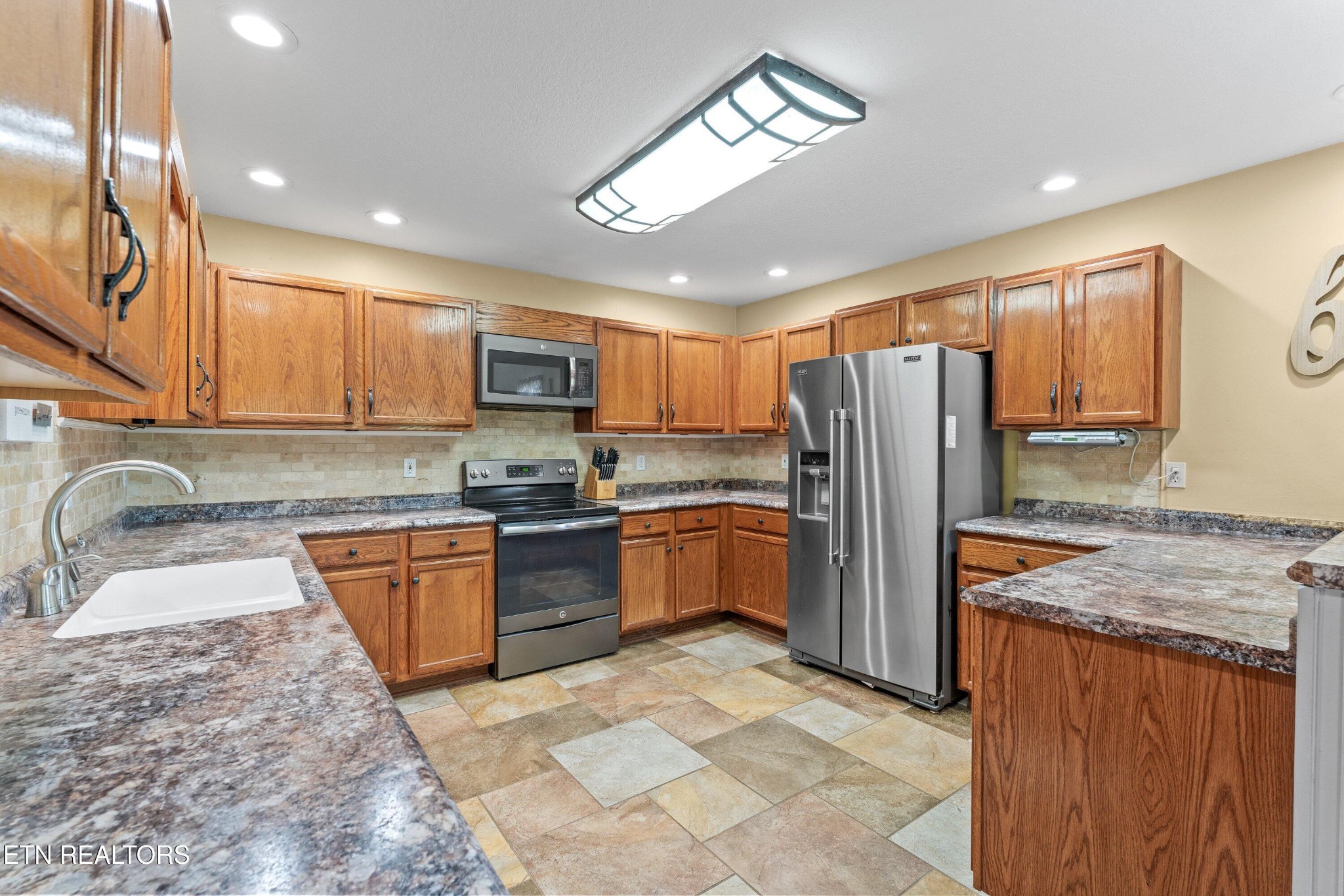 5635 J. Riley W Drive Greenback, TN 37742 - Photo 10 of 27 Gallery Image 10