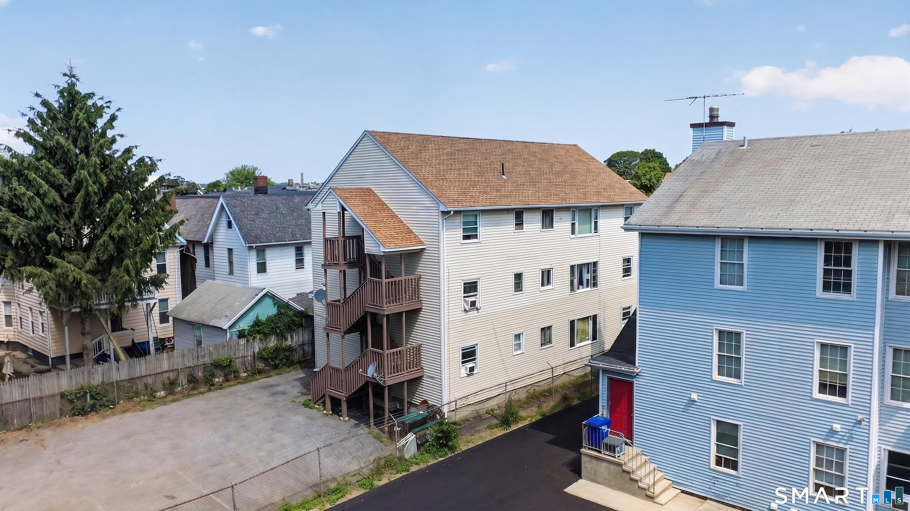 626 Stillman Street Bridgeport, CT 06608 - Photo 6 of 38