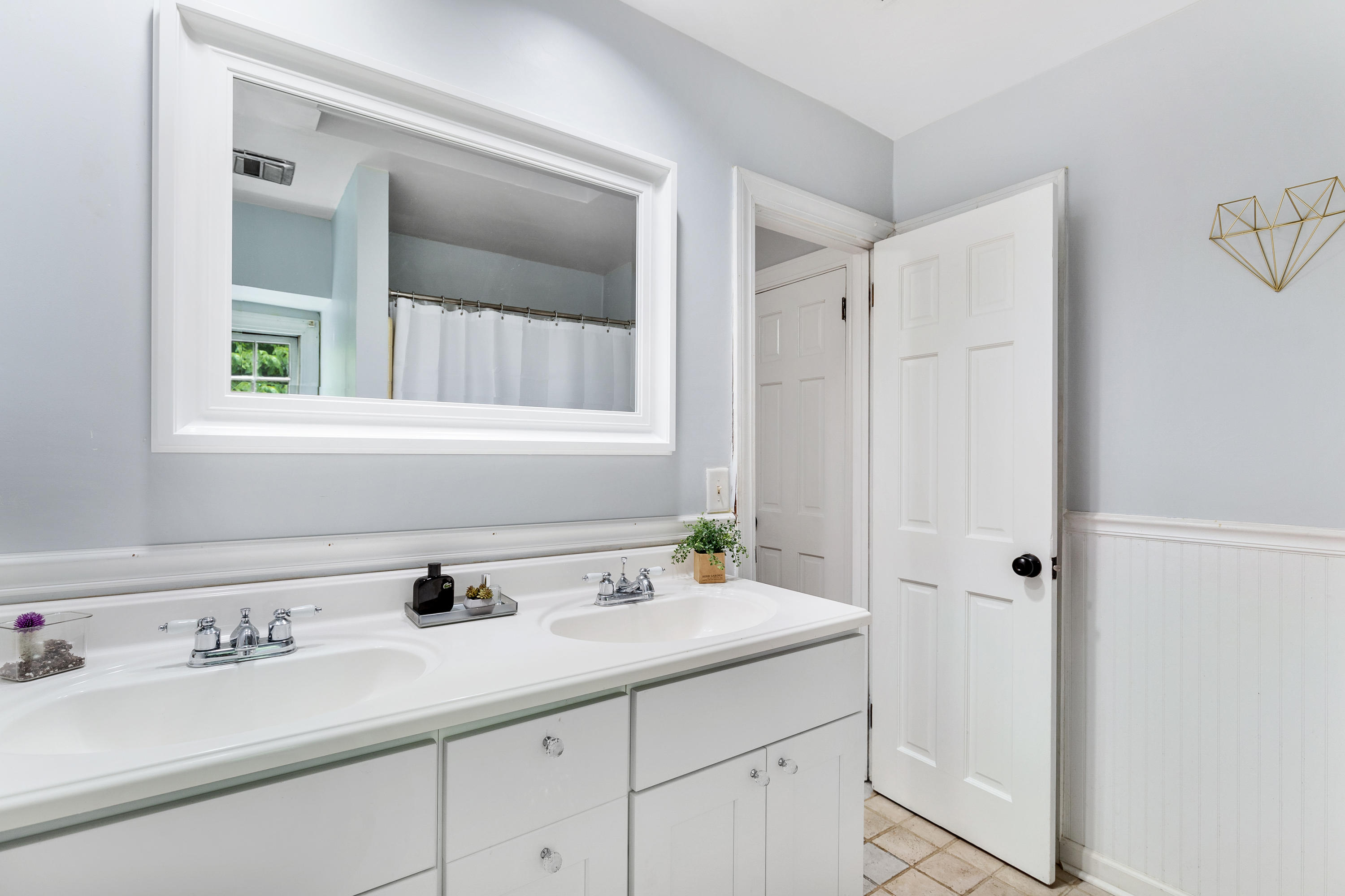 926 Regatta Road Charleston, SC 29412 - Photo 32 of 49 Shared Hall Bath