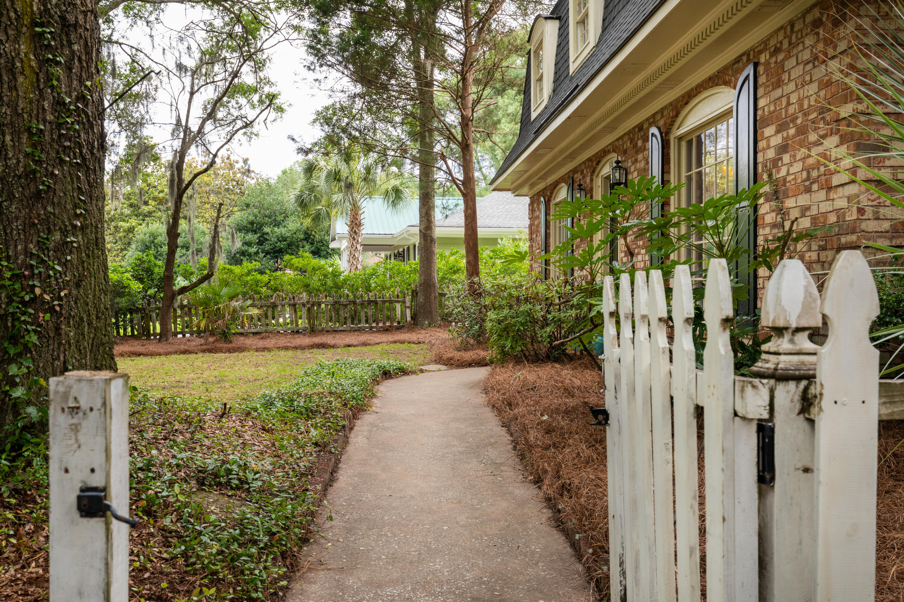 926 Regatta Road Charleston, SC 29412 - Photo 47 of 49 Picket Fence Entry Walk