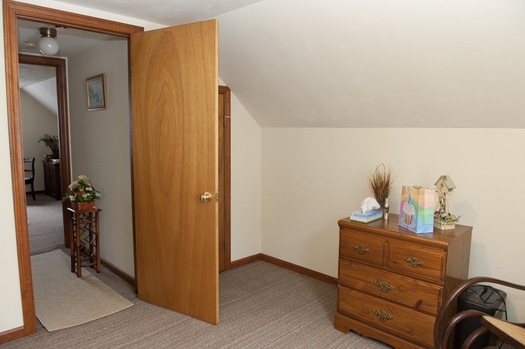 79 Powell Avenue Springfield, MA 01118 - Photo 13 of 20