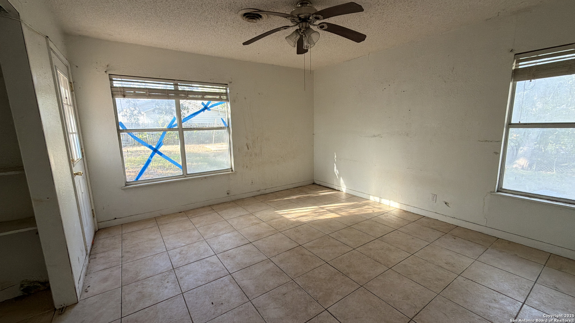 218 Graham Road Kenedy, TX 78119 - Photo 14 of 19 an empty room with windows and closet