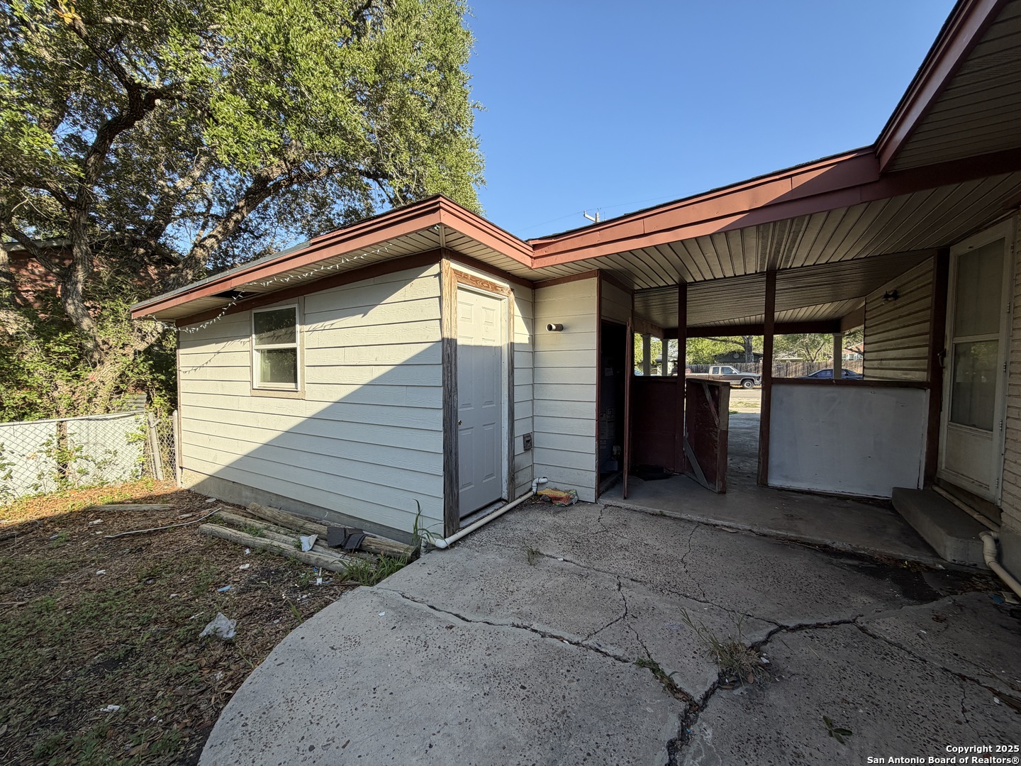 218 Graham Road Kenedy, TX 78119 - Photo 5 of 19 a view of a house with backyard