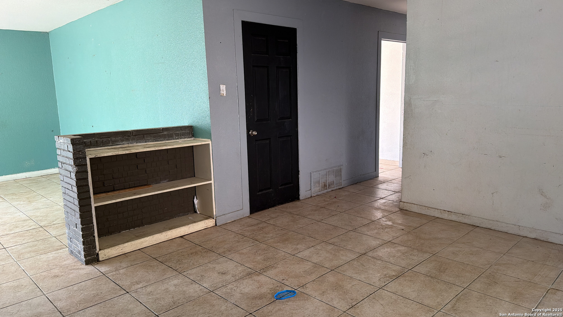 218 Graham Road Kenedy, TX 78119 - Photo 9 of 19 a view of an empty room with wooden floor and a window