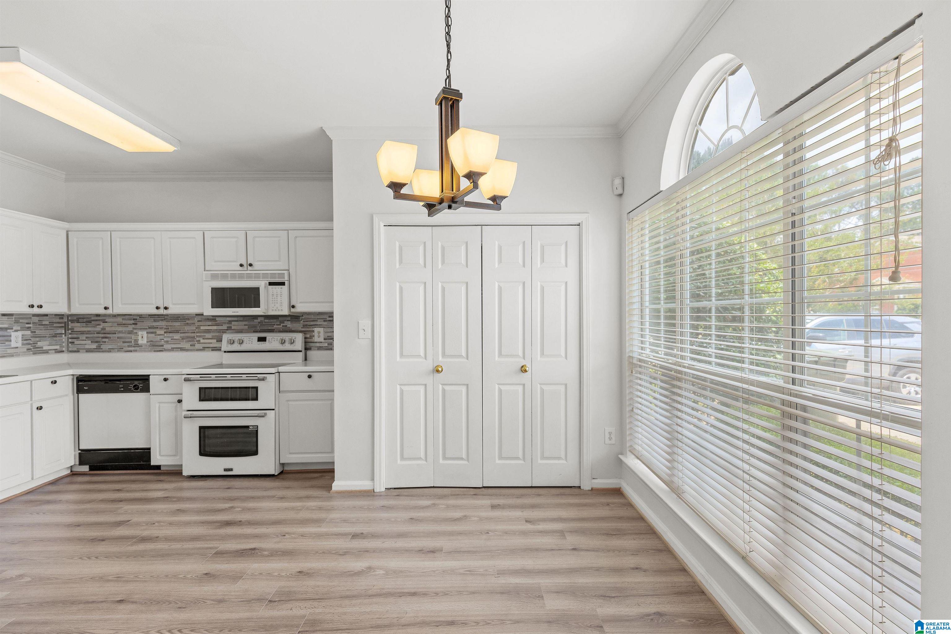 403 Cambrian Ridge Drive Pelham, AL 35124 - Photo 5 of 29