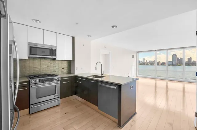 $7,200 | 2 2nd Street, Unit 703, Jersey City, NJ 07302