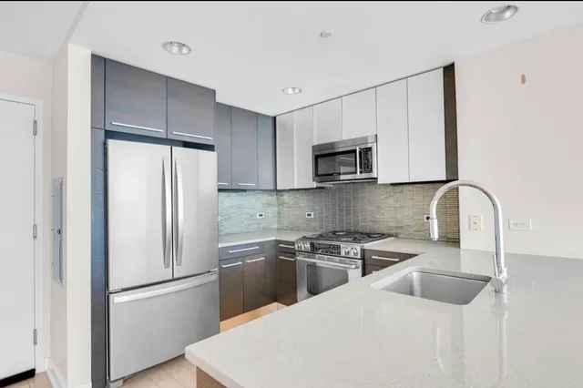 $7,200 | 2 2nd Street, Unit 703, Jersey City, NJ 07302