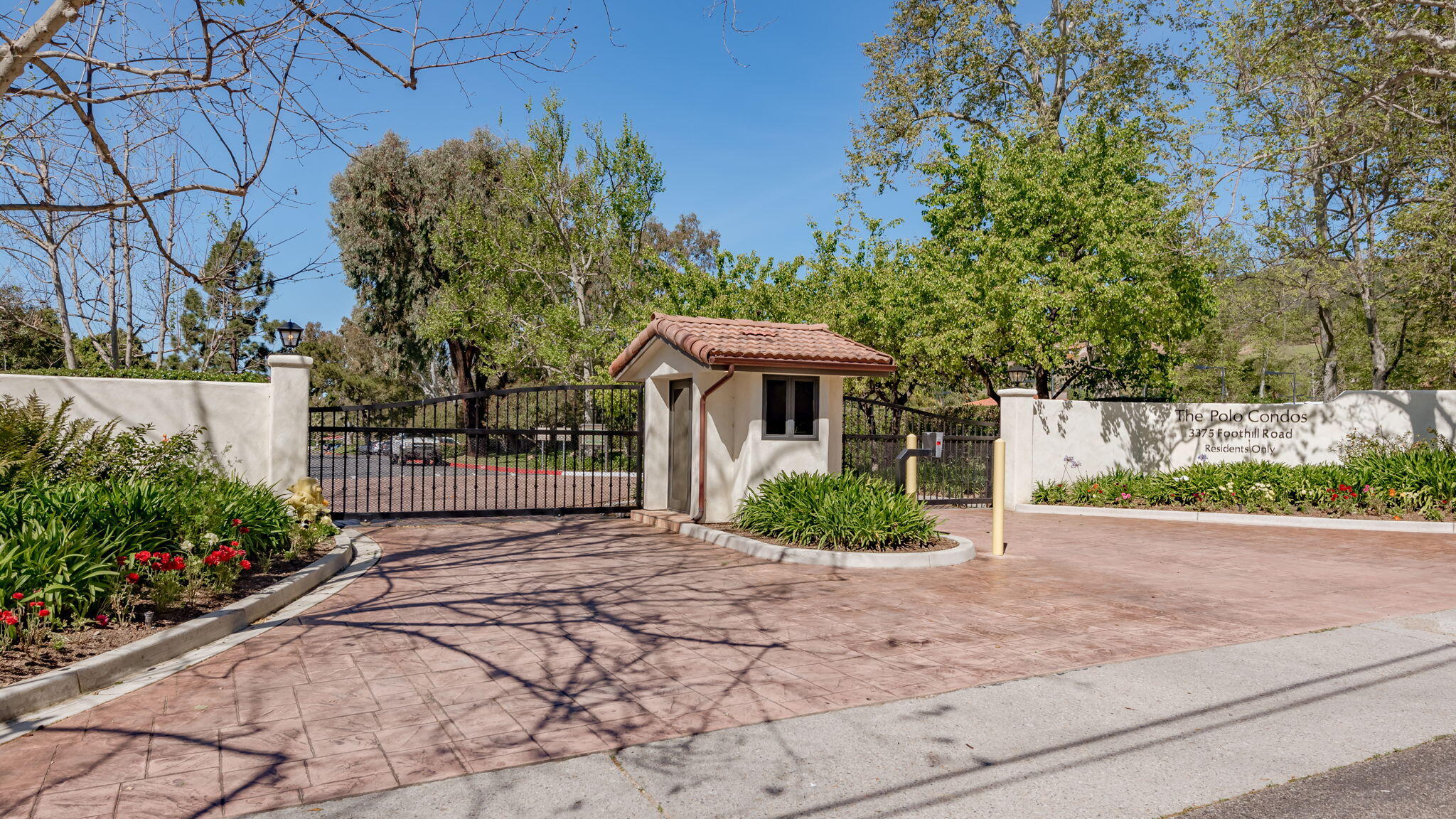 3375 Foothill Road, Unit 233 Carpinteria, CA 93013 - Photo 21 of 21 a front view of a house with garden