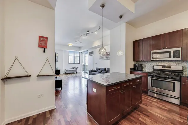 $379,999 | 1464 South Michigan Avenue, Unit 1609, Chicago, IL 60605