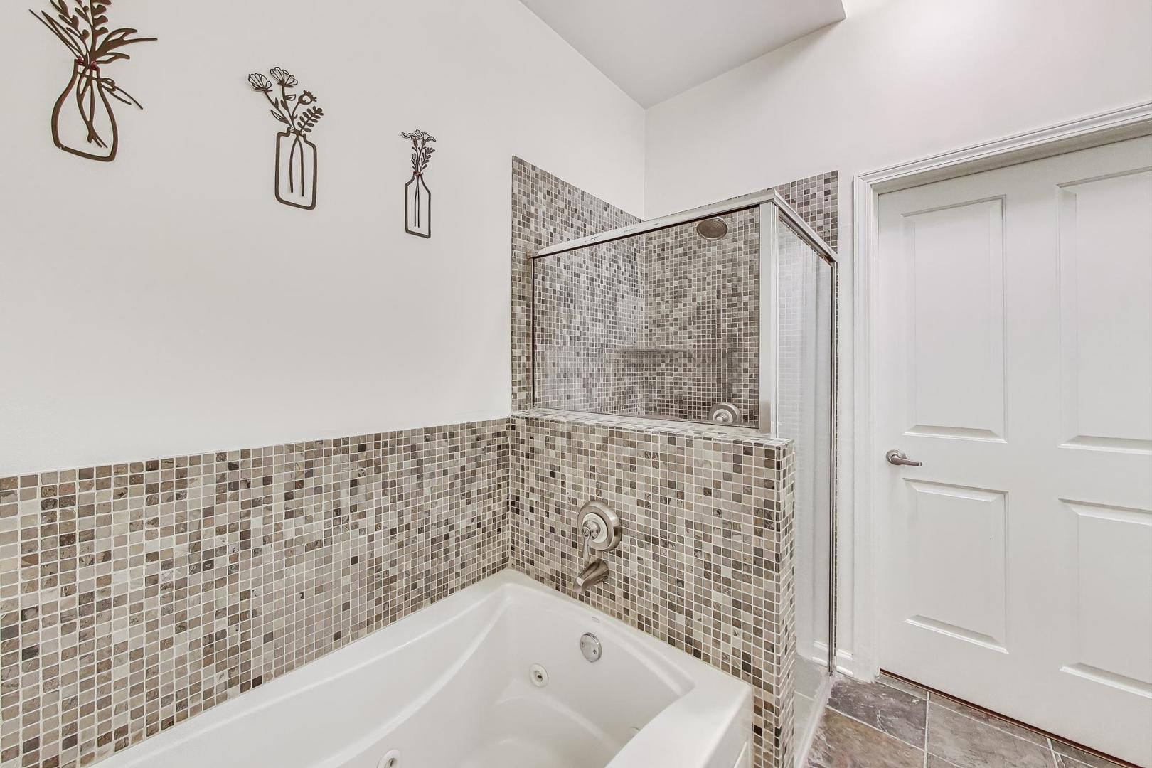 1464 South Michigan Avenue, Unit 1609 Chicago, IL 60605 - Photo 27 of 45 a bathroom with a bathtub and shower