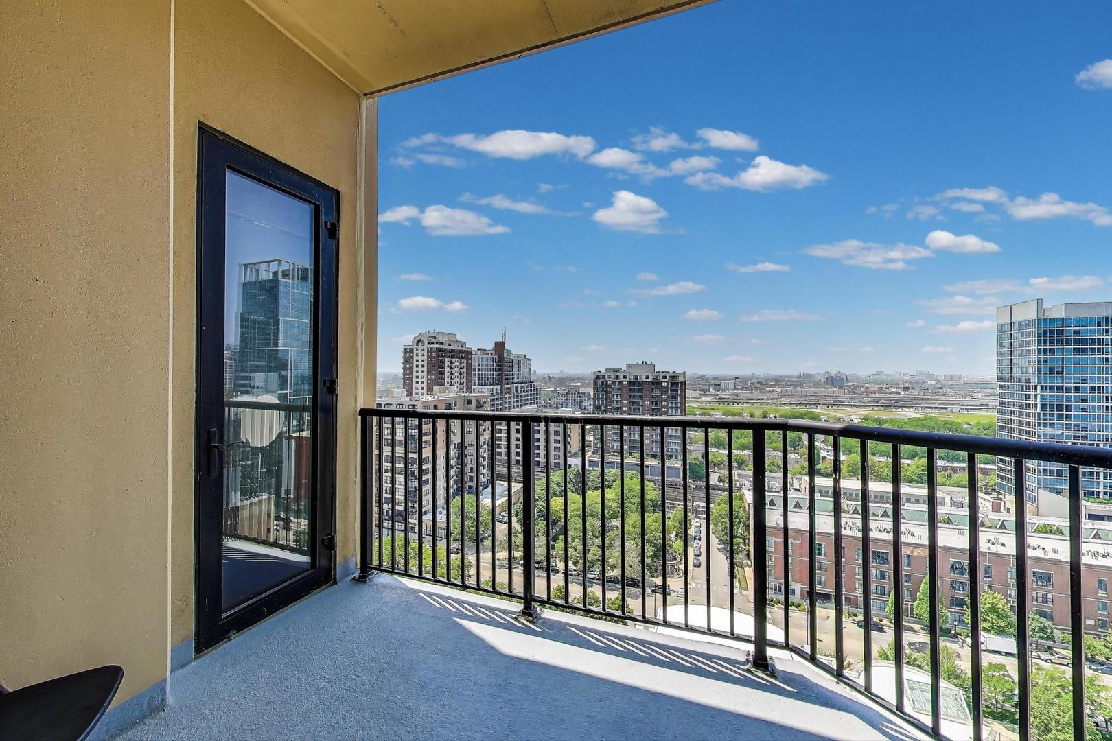 1464 South Michigan Avenue, Unit 1609 Chicago, IL 60605 - Photo 32 of 45 a view of city from balcony
