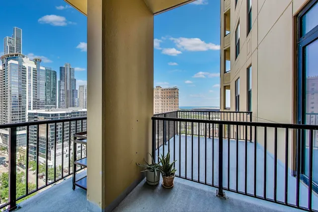 $379,999 | 1464 South Michigan Avenue, Unit 1609, Chicago, IL 60605