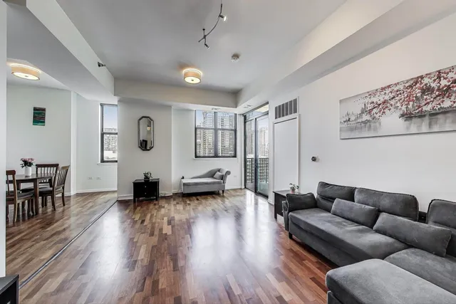 $379,999 | 1464 South Michigan Avenue, Unit 1609, Chicago, IL 60605